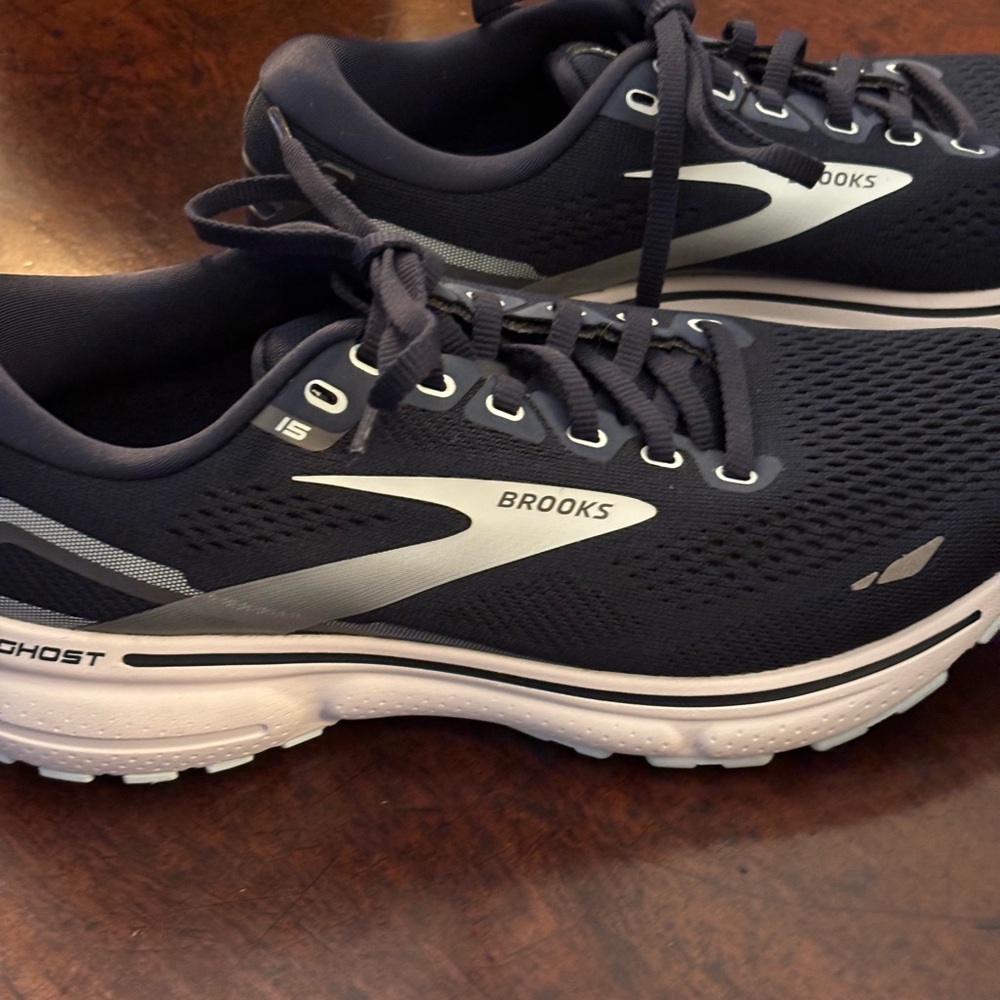 Brooks Ghost 15 Running Shoes 
Womens Size 8 Narrow 
Navy And White 1203801B012